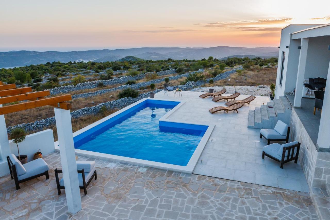 Villa Zlatno Sunce In The Hills Near Trogir Vrsine Exterior photo