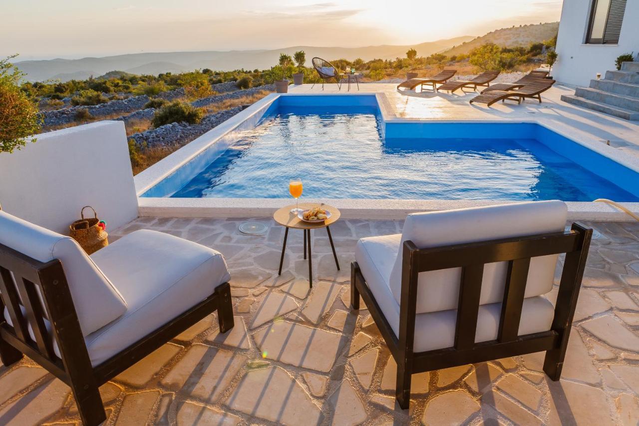 Villa Zlatno Sunce In The Hills Near Trogir Vrsine Exterior photo